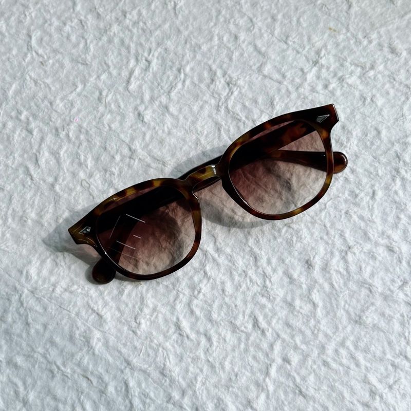 Lightweight Round Sunglasses
