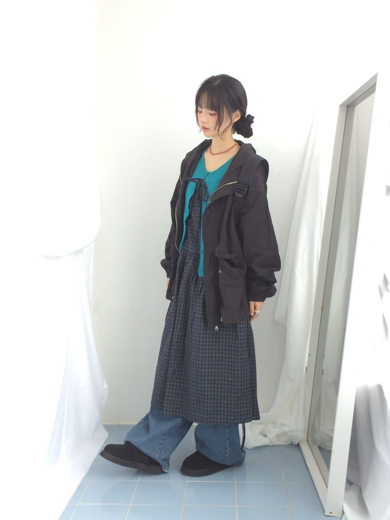 Curved incision balloon pants