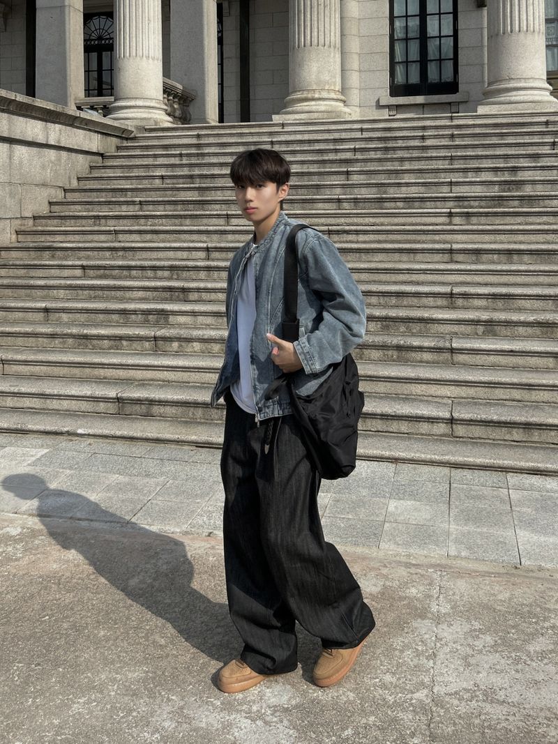 DEVIVE DEEP ONE TUCK WIDE DENIM