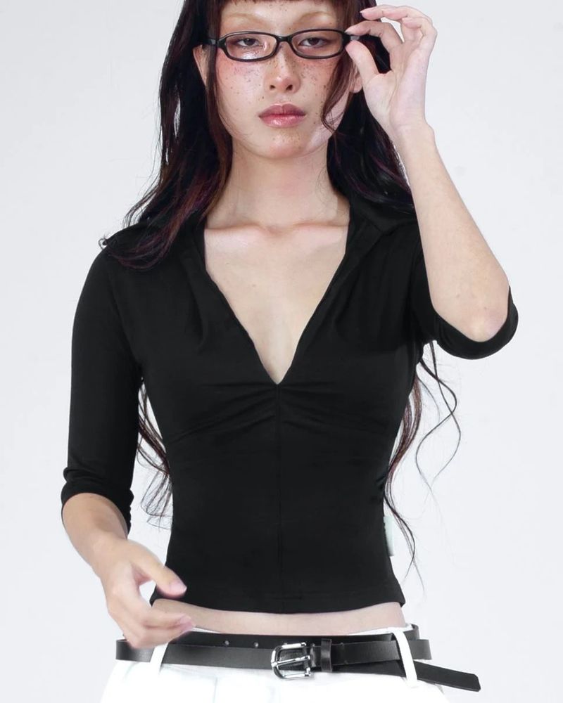 LOW NECKED TOP