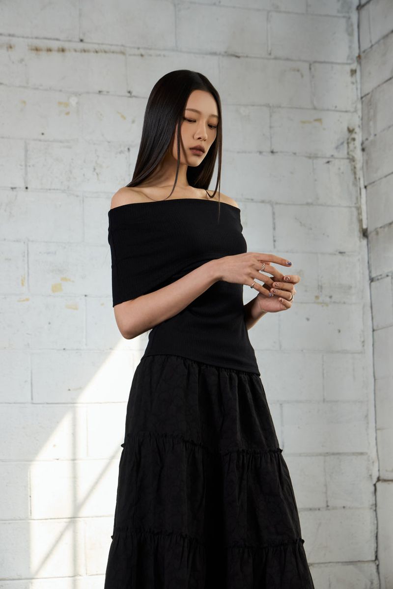 Drape Off-Shoulder T-Shirt - Black