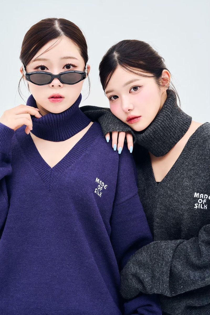 made of silk（メイドオブシルク）の「Neck warmer V knit（Tops）」