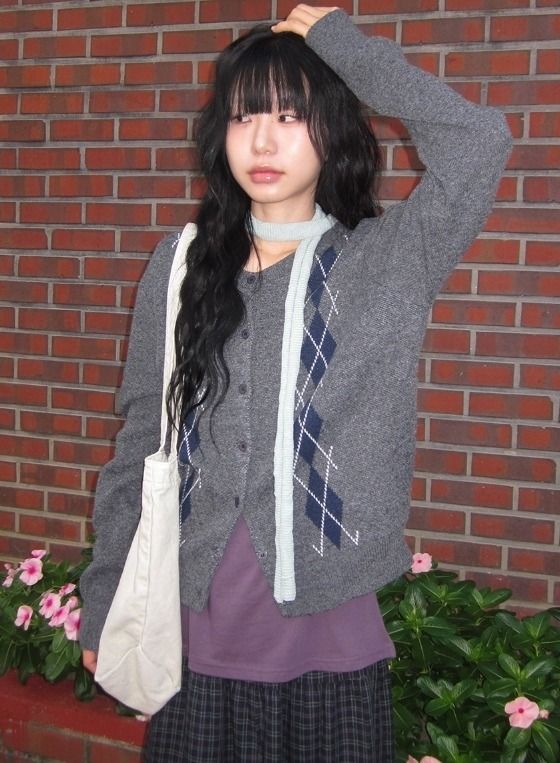 26FW★ [BAONHAUS] Nea Round-Neck Argyle Cardigan