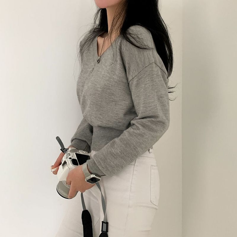 [Short waist] Mellow V-neck knit