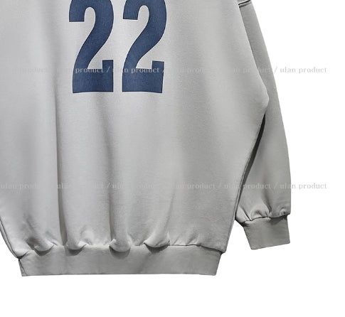 22 Cutting Off-Shoulder Sweatshirt
