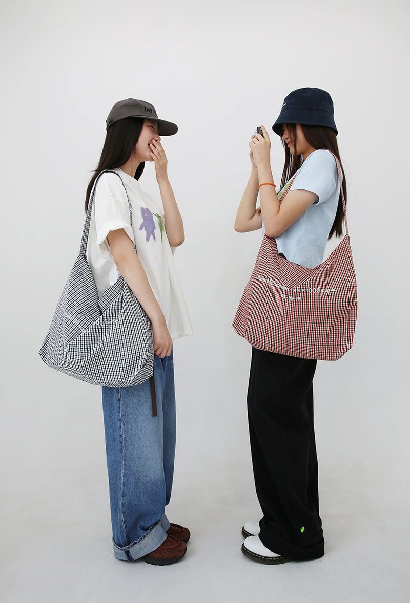 Reverse Logo Check Bag / Black