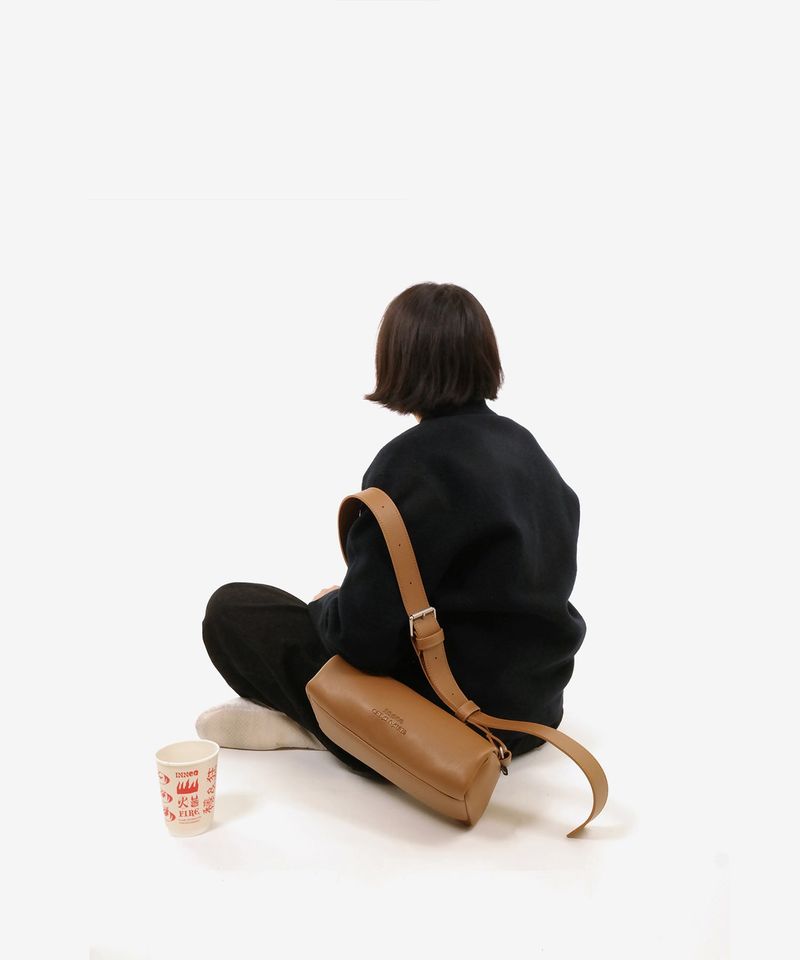 Chunky Buckle Air Bag Letter-Camel
