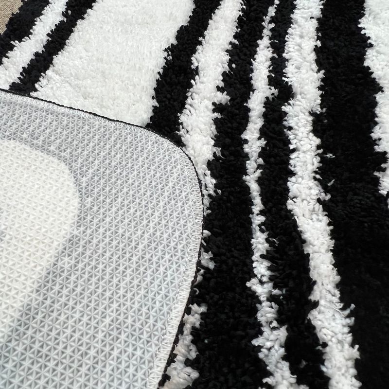 Black & white oval square tufting rug