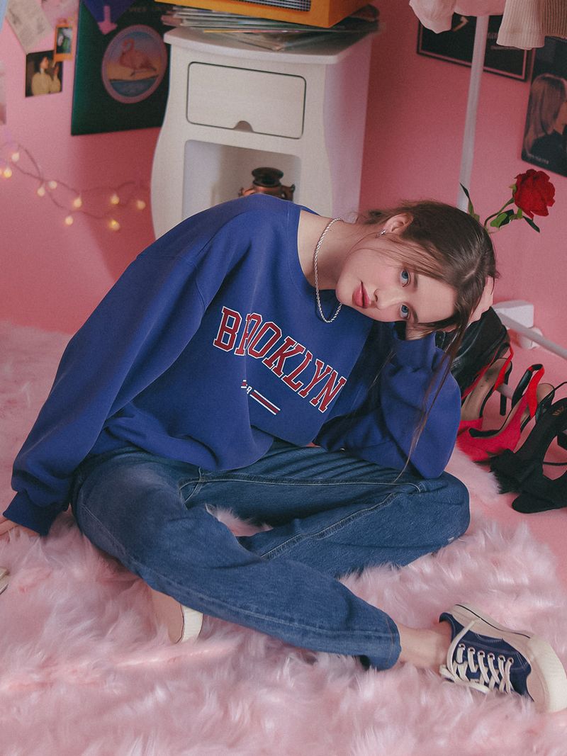 vem.ver(ベムバー)の「BROOKLYN CROP SWEATSHIRT_BLUE(Tops)」