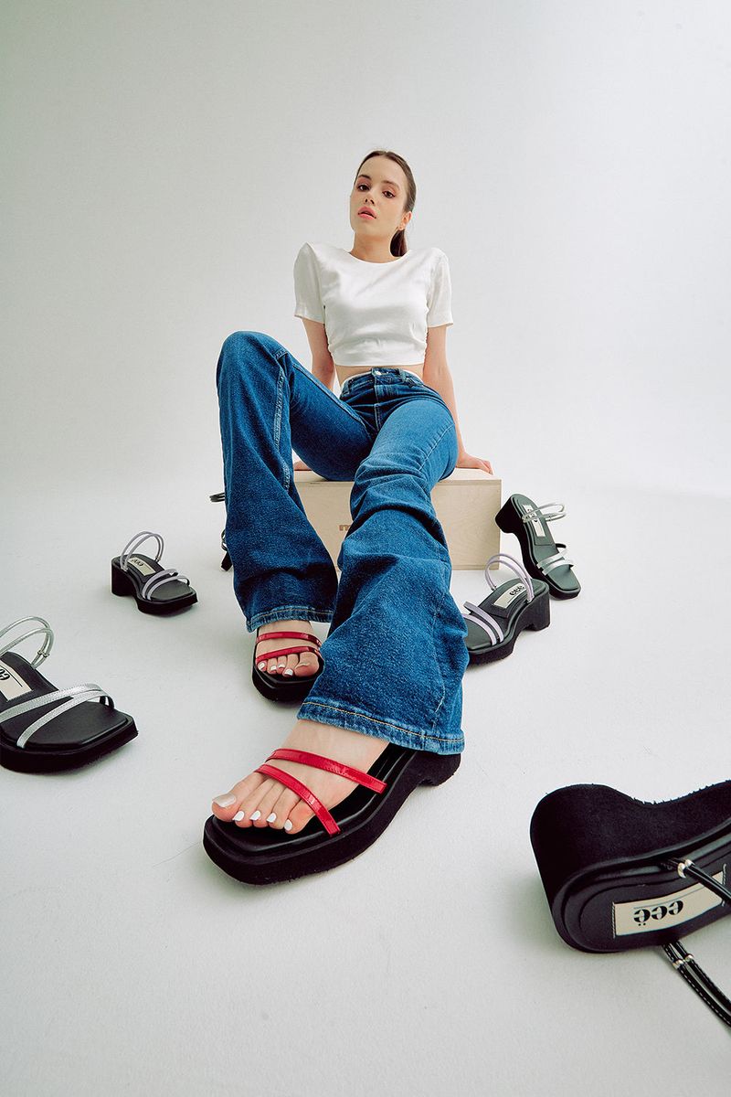 eeë(イイエ)の「CINDY 2WAY STRAP SANDALS_4COLORS(Shoes)」