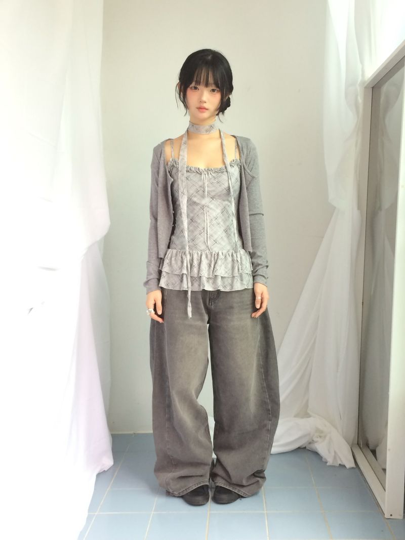 Curved incision balloon pants