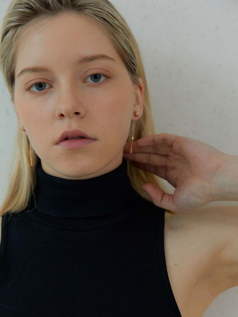 2021 PANTONE stratum drop earring (OR)