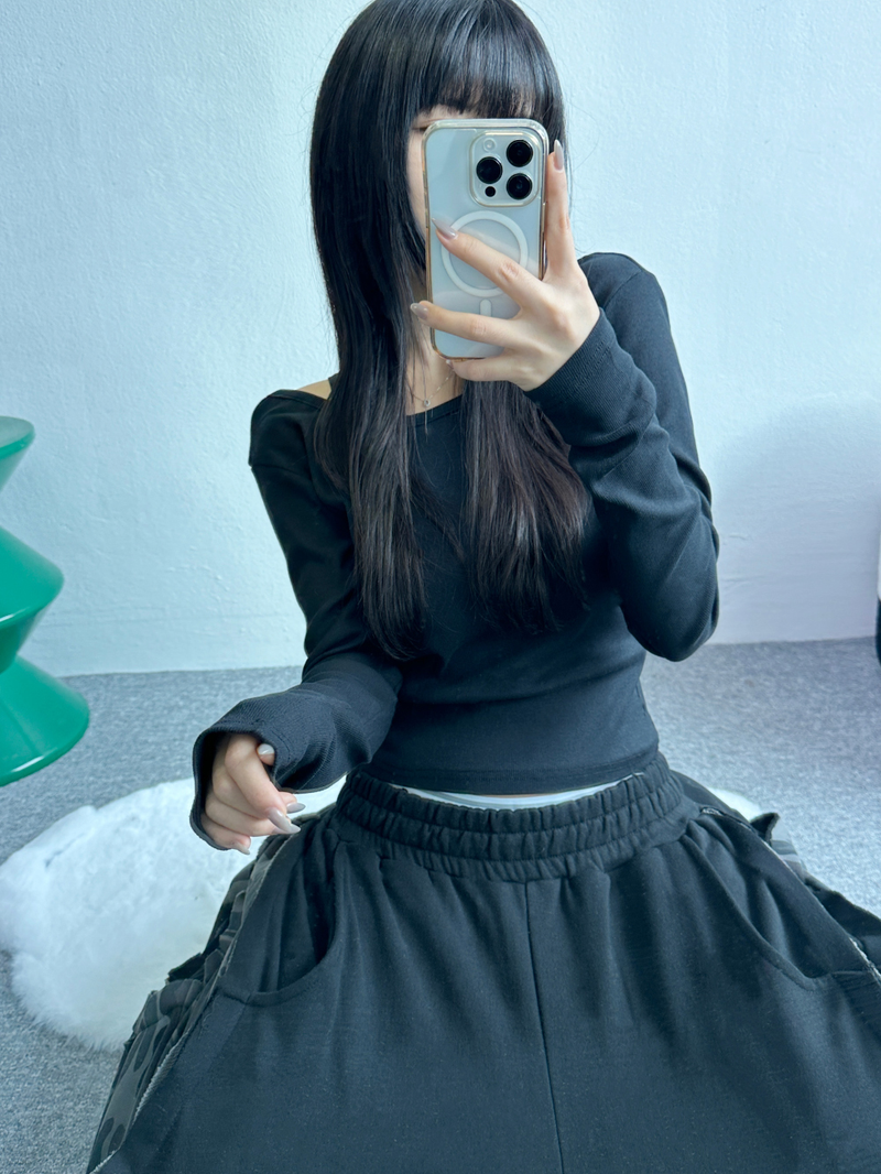 OPEN BACKLESS SEMI-CROP LONG SLEEVE T💙🤍🖤 - 3 COLORS