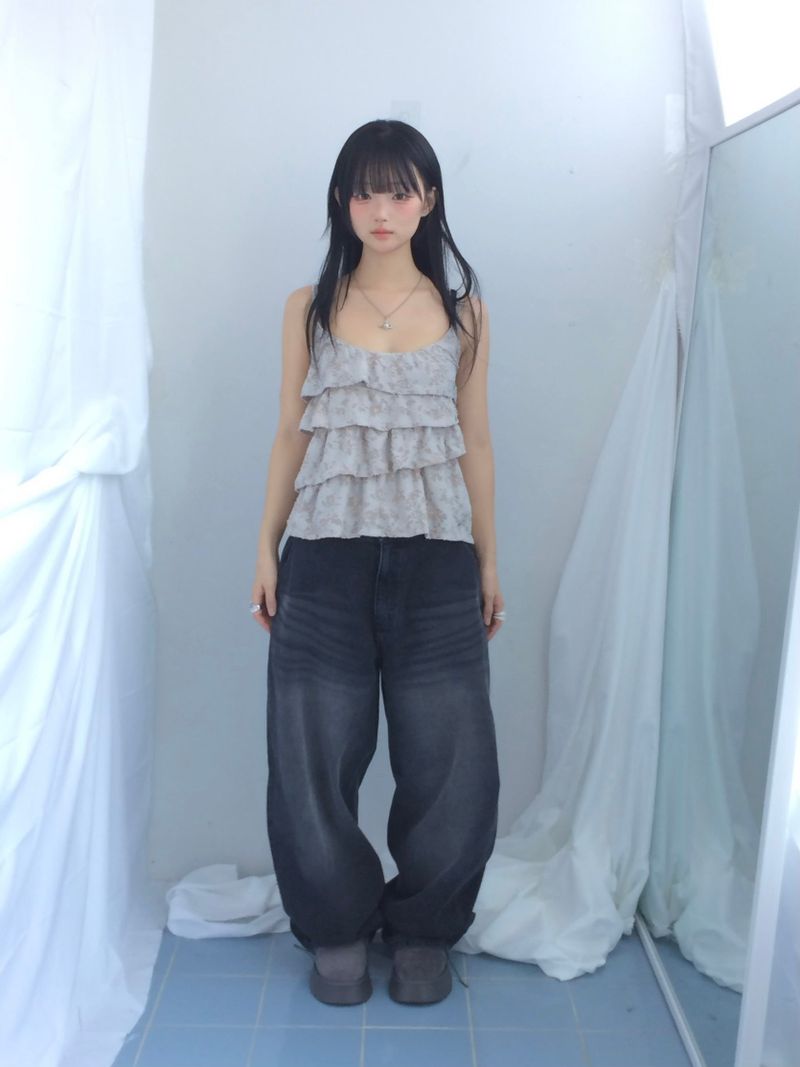 Curved overfit washed denim