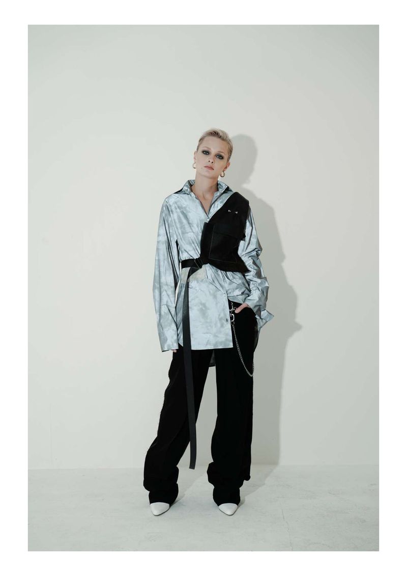 Sean Sheila(シェンシェイラ)の「Oversize Reflective Shirt with strap(Tops)」