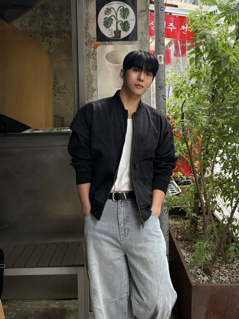 Dying washing cut varsity jacket