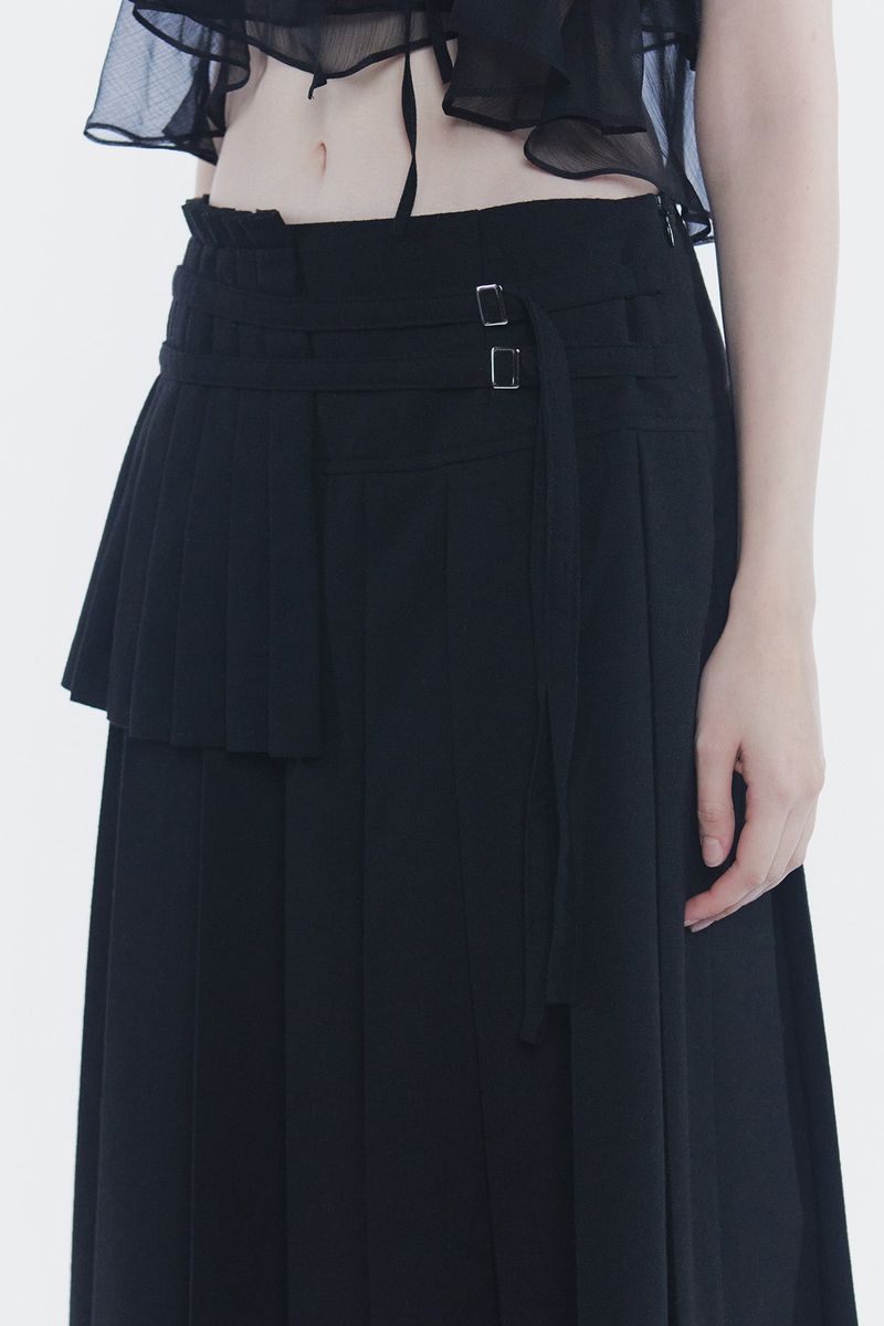 LAYERED PLEATS SKIRT black