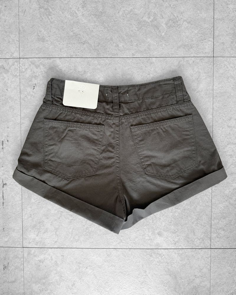 TAUPE ROLL-UP SHORT PANTS