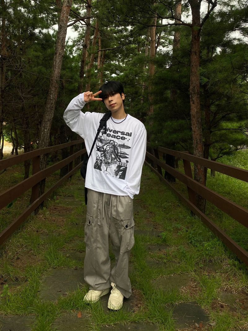 Universal lettering sweatshirt