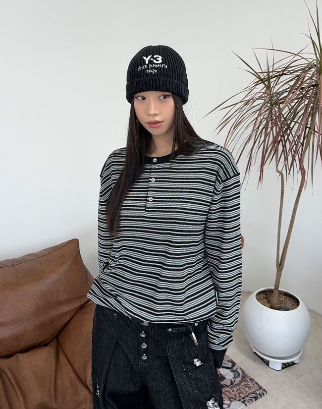 SATIIIZ（サティーズ）の「Lao Henley Neck ST Knit Long Sleeve（Tops）」