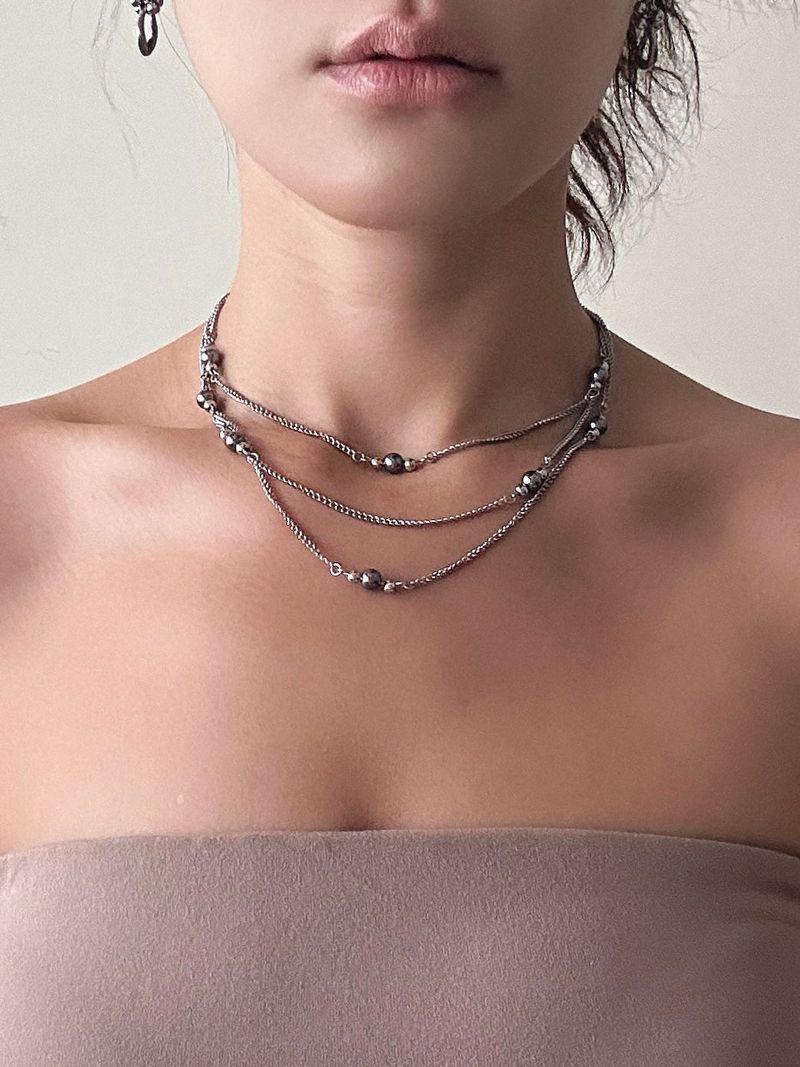 BUZZERBE（ブザービー）の「Triple Layer Pearl Necklace（Accessories）」