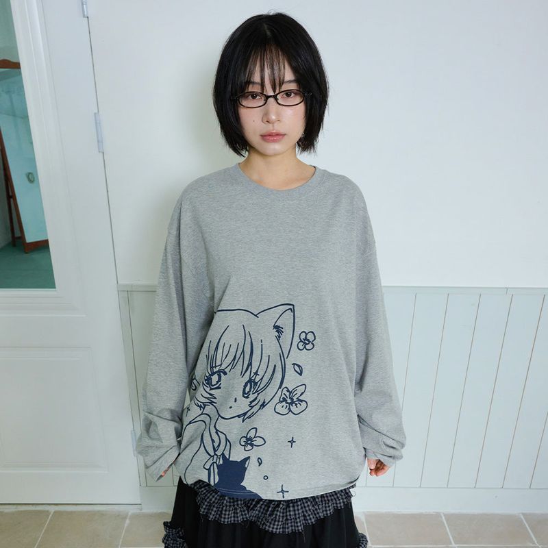 ITZAVIBE(イッザバイブ)の「CAT GIRL & FLOWER LONG SLEEVE - GRAY(Tops)」