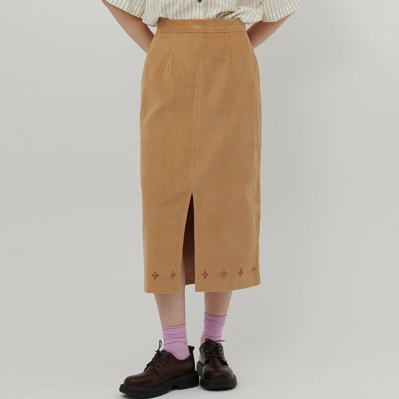AWE BORN US（アボンアス）の「ORNAMENT PRINT CORDUROY SKIRT [BEIGE]（Skirts）」