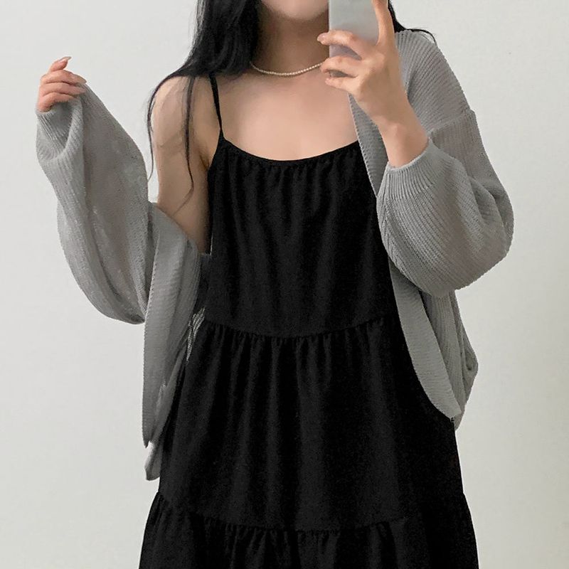[Adjusting the strap] cancan sleeveless dress