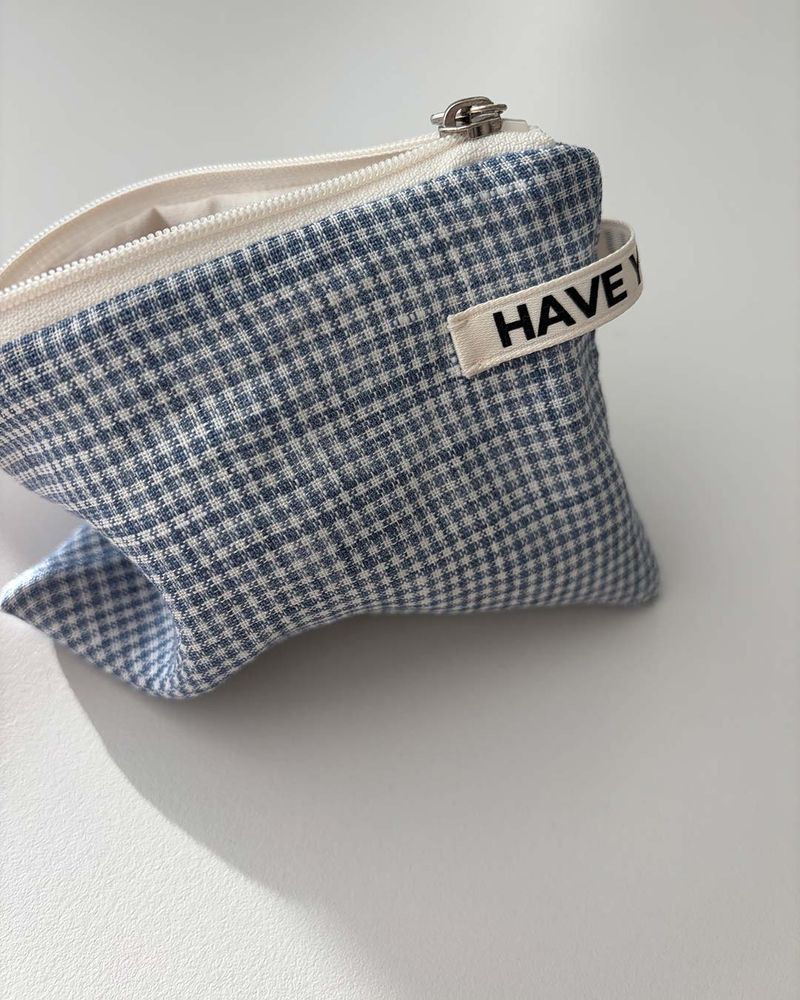 HAVE YOU EVER（ハヴユーエバー）の「Linen check flat pouch - blue , S size（Accessories）」