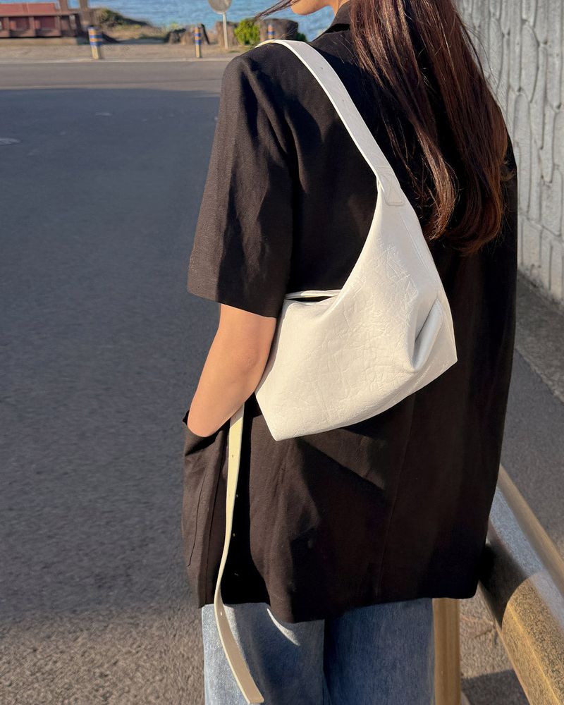 MAYBINS(メイビンス)の「Rosser Leather Shoulder Bag(Bags)」