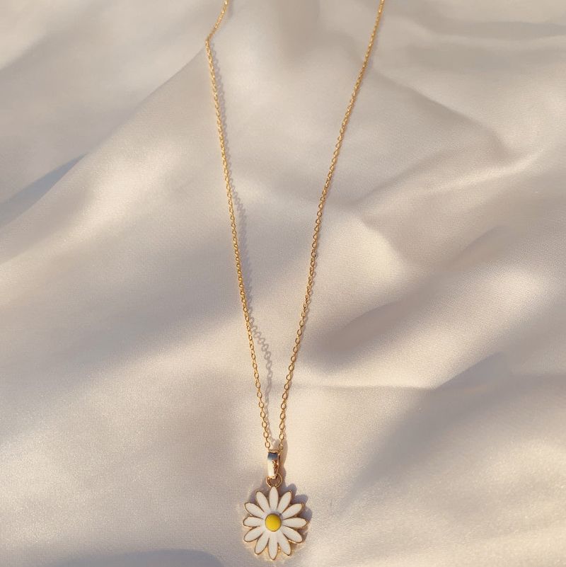 Jeanne Daisy Necklace