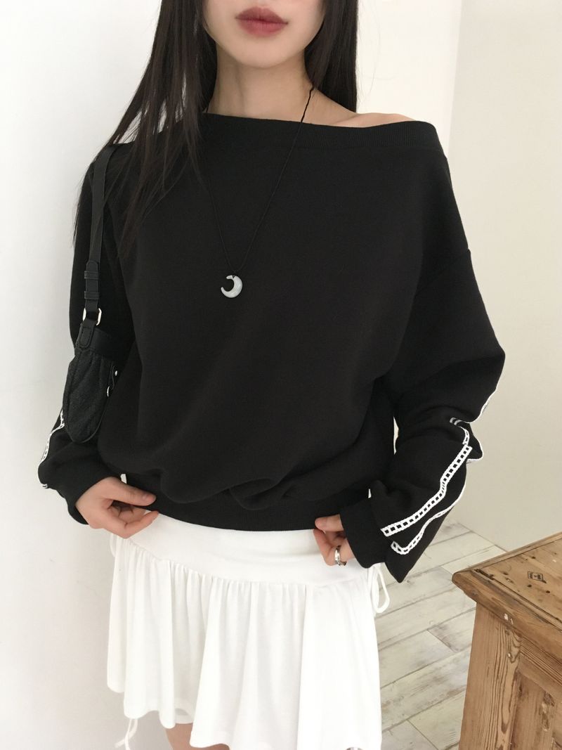 Romer lace point off-shoulder sweatshirt