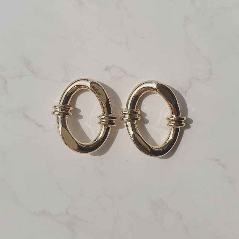 Knotted Oval Ring Piercing - Gold