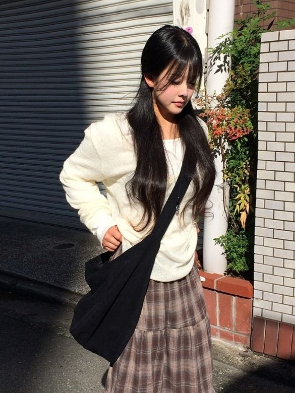 Oshi Mohair Loose-Fit Deep V-Neck Knit