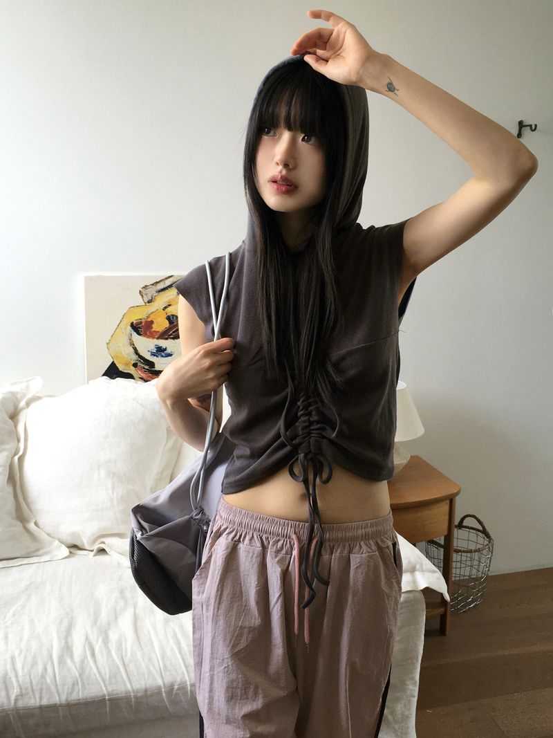Ron's shirring string crop hooded tank top