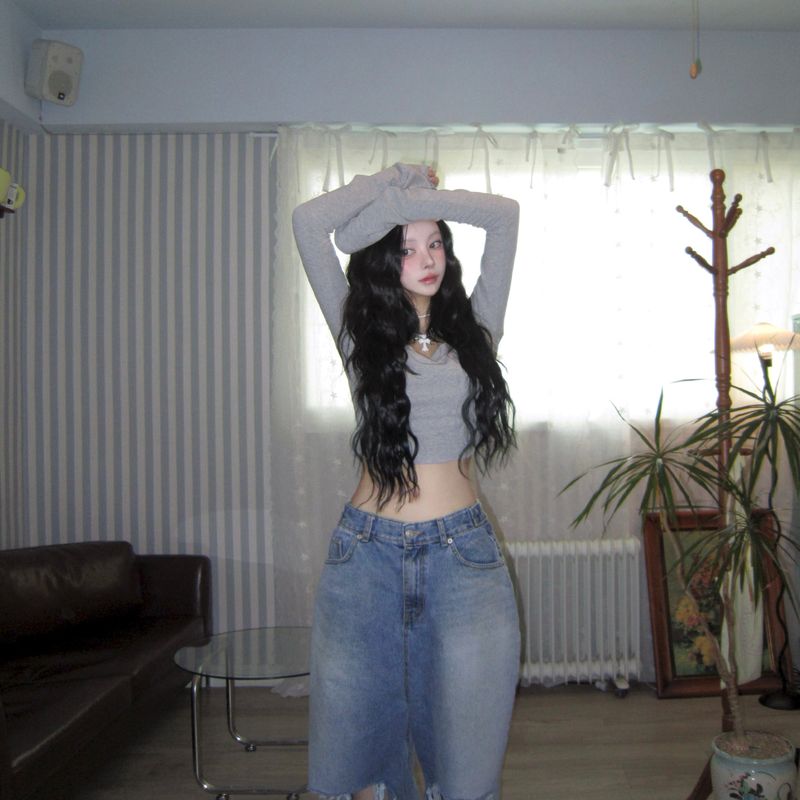 TTSTUDIO(ティーティースタジオ)の「Gray shoulder crop hoodie(Tops)」