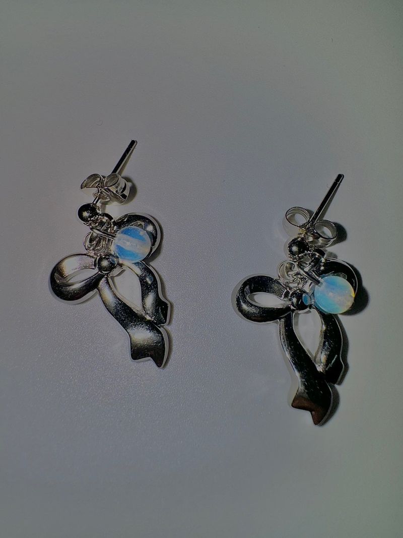 ムーンストーンリボンピアス