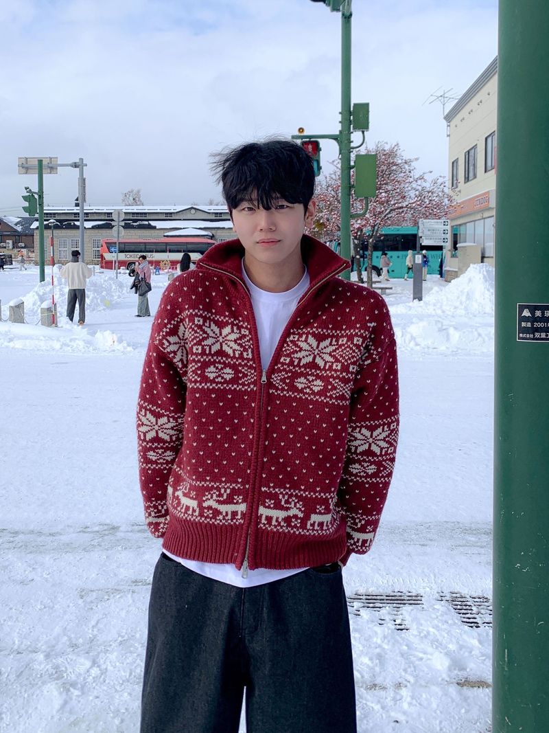 [Premium] Santa reversible Nordic knit zip-up