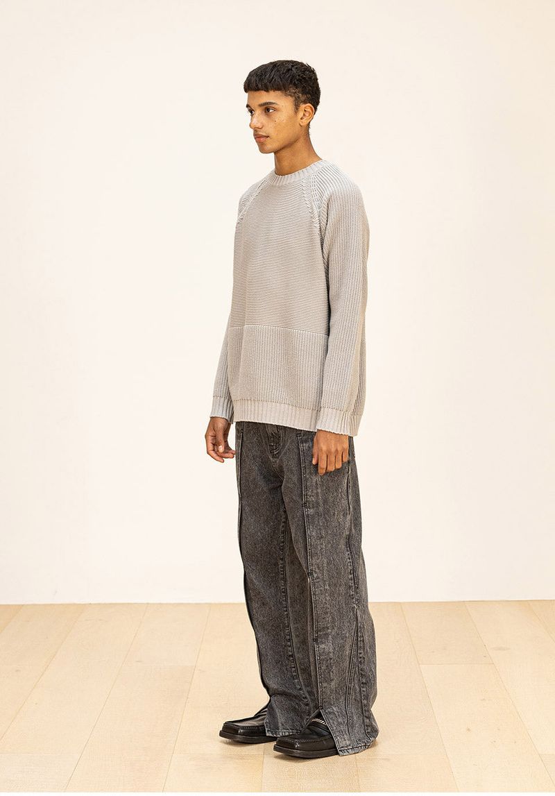 HALF INCISION OVERSIZED KNIT