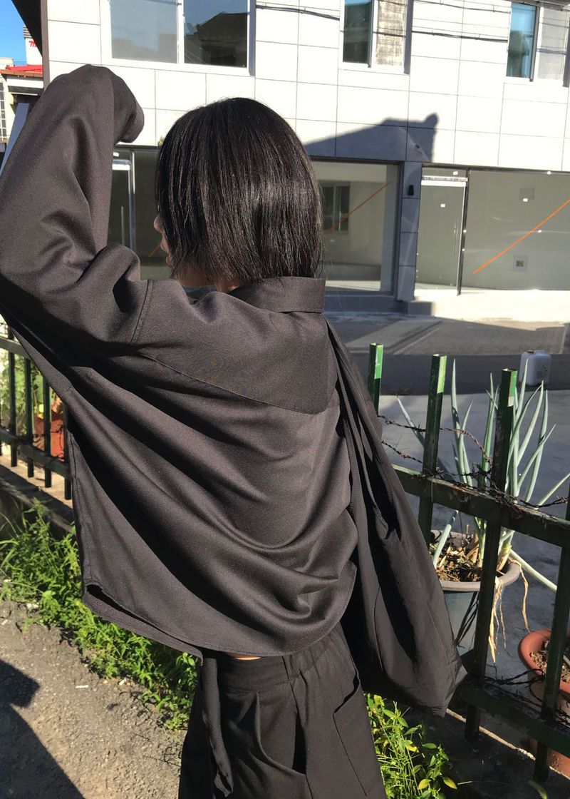  HIDDEN BUTTON CROP SHIRT