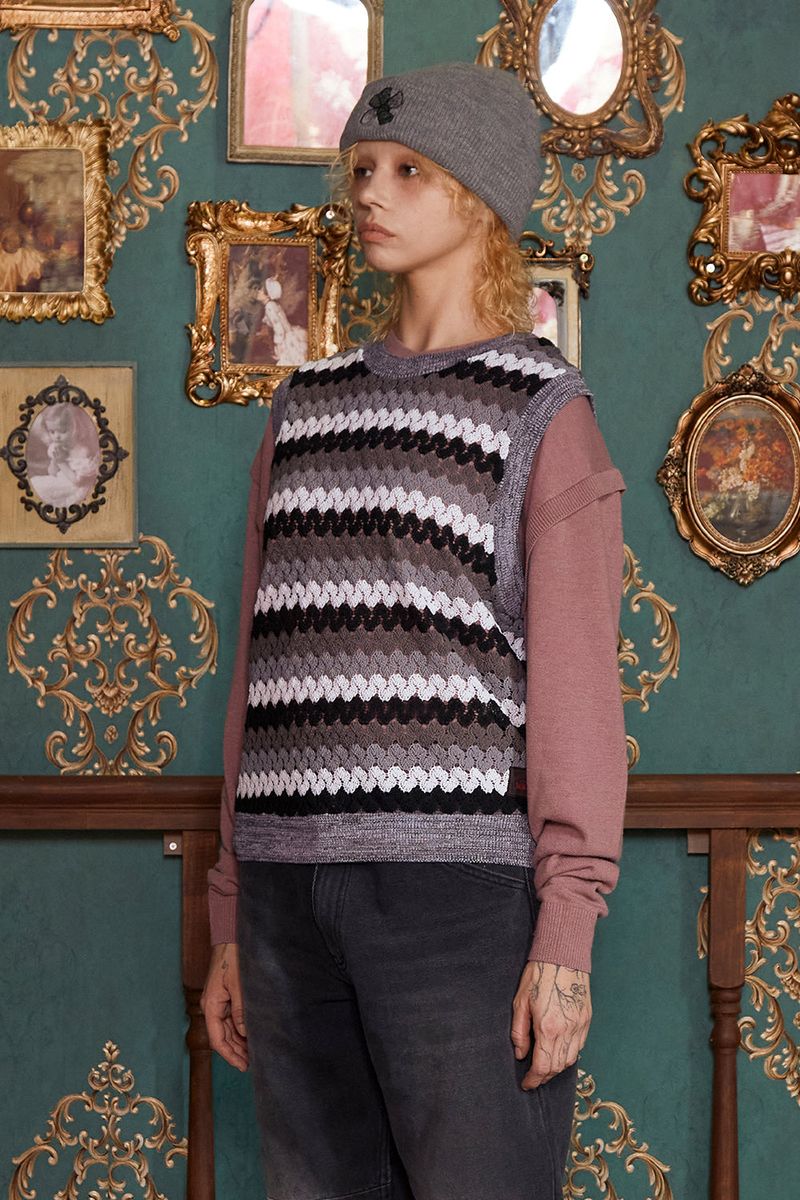 STRIPE CROCHET KNIT VEST / GREY
