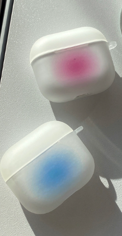 withsome（ウィズサム）の「パステルグラディエントAirPodsケース（スマホグッズ/小物）」