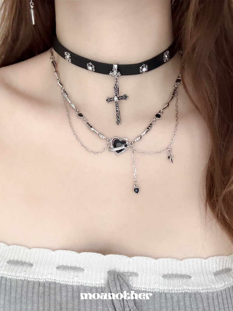 [Babymonster Ahyeon Pick!] Black Drop Heart Necklace