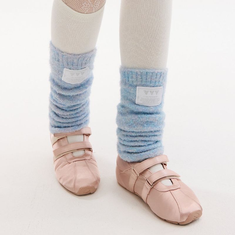 VVV（ブイブイブイ）の「Basic Logo Bokashi Leg Warmer _ Skyblue（Fashion Accessories）」
