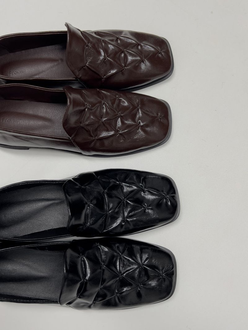 Shirring Enamel Square Toe Loafers