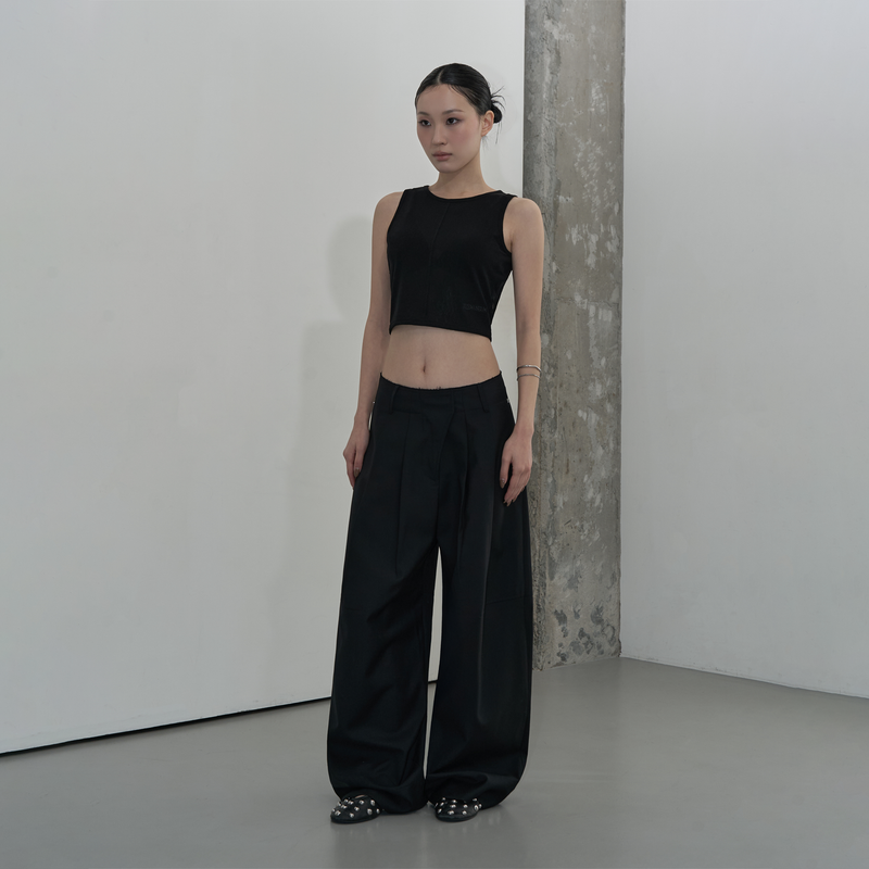 WAIST DETAIL TWO-TUCK WIDE SLACKS (BLACK)