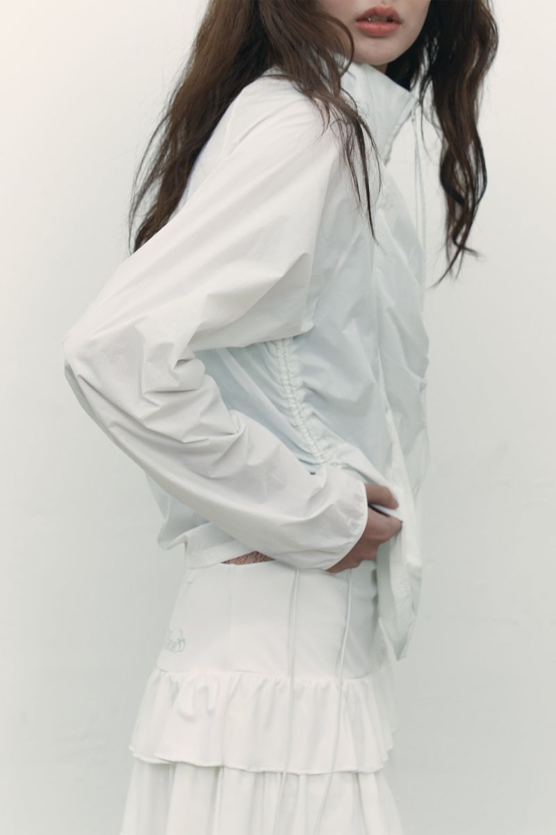 CHERRY STRING SHIRRING WINDBREAKER [WHITE]