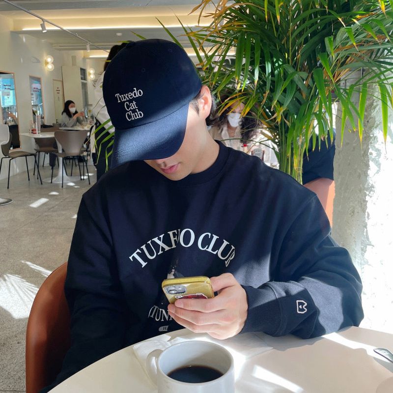 TUXEDO CAT CLUB SWEATSHIRT BLACK