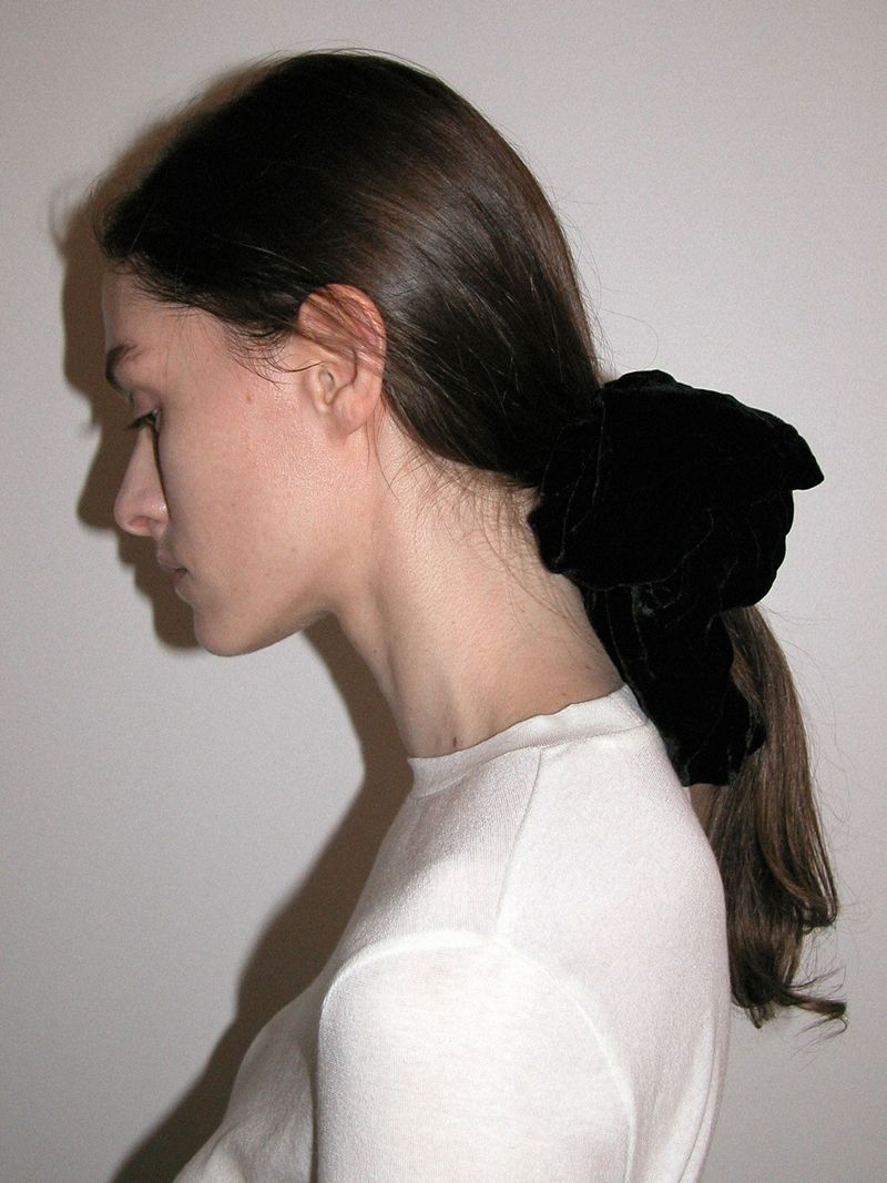 VOOR（ボル）の「ベルベットシュシュ_ラージ_ブラック（ヘアアクセサリー）」
