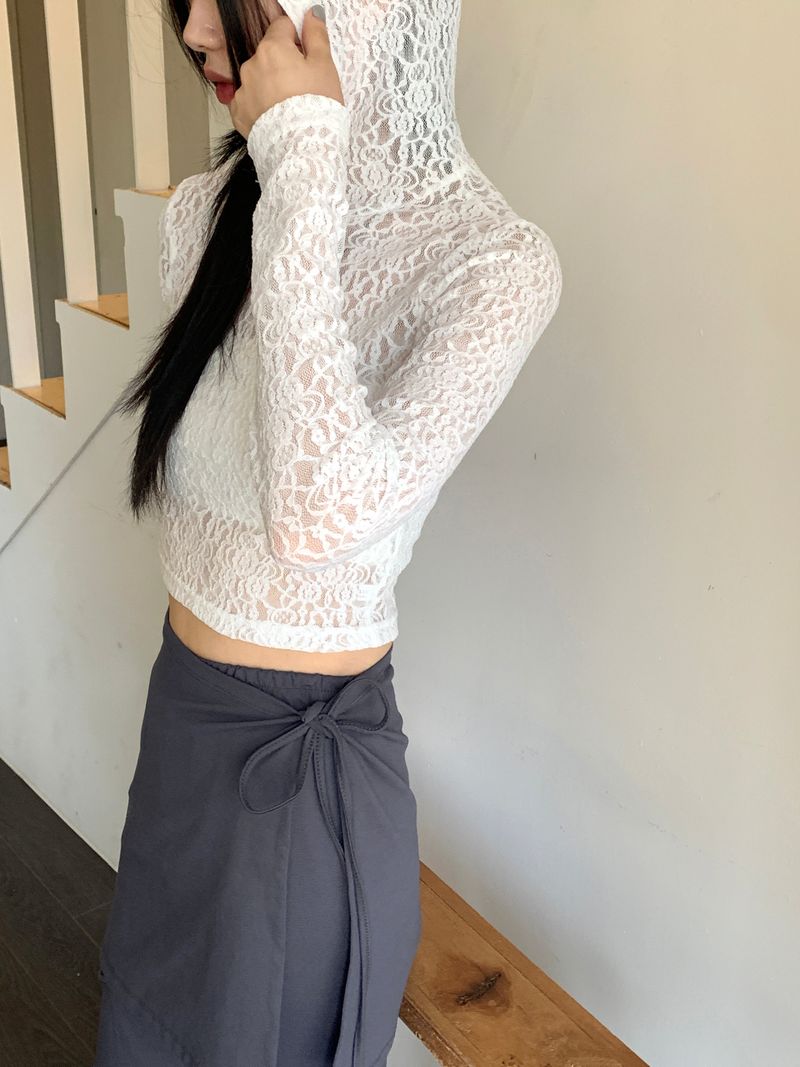 WONDER WONDER(ワンダーワンダー)の「Swan rose see-through cropped hooded sweatshirt(Tops)」